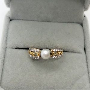 18k yellow gold cream 5mm pearl and CZs ring size 6